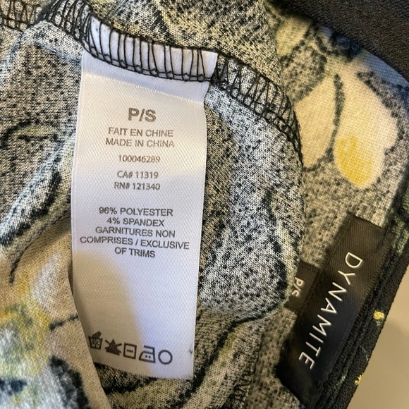 Dynamite black floral long sleeve vneck blouse top women’s size small - Picture 7 of 8